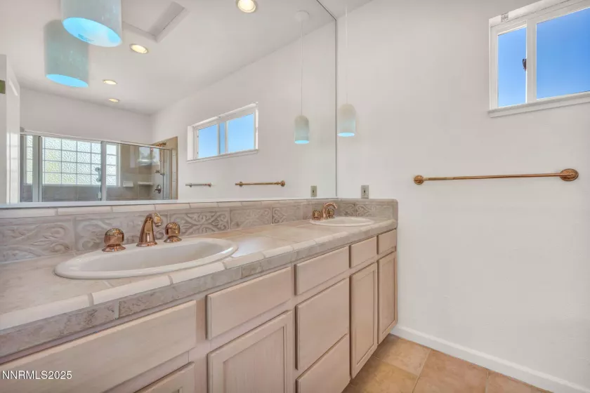 1425 Julie, Reno, Nevada 89509, 4 Bedrooms Bedrooms, ,3 BathroomsBathrooms,Residential,Residential,Julie,250052987