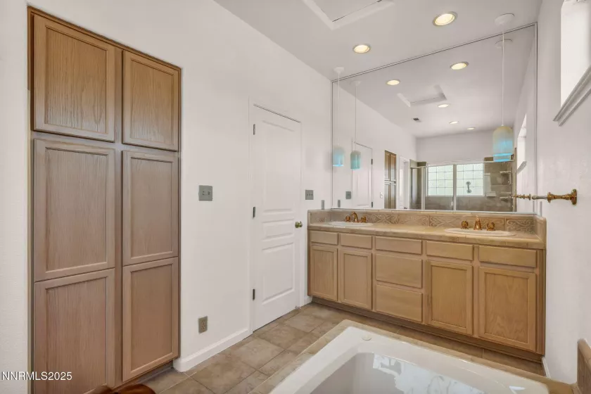 1425 Julie, Reno, Nevada 89509, 4 Bedrooms Bedrooms, ,3 BathroomsBathrooms,Residential,Residential,Julie,250052987