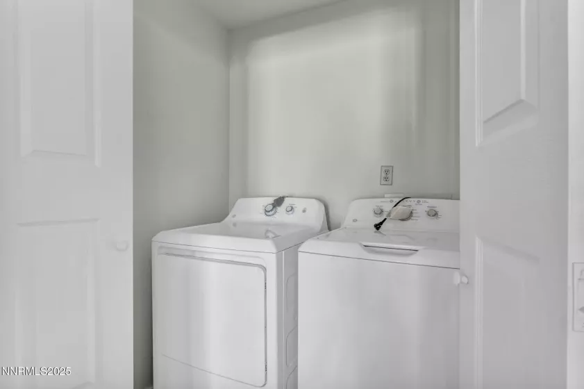 1425 Julie, Reno, Nevada 89509, 4 Bedrooms Bedrooms, ,3 BathroomsBathrooms,Residential,Residential,Julie,250052987
