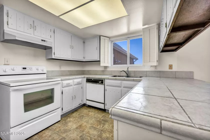 1425 Julie, Reno, Nevada 89509, 4 Bedrooms Bedrooms, ,3 BathroomsBathrooms,Residential,Residential,Julie,250052987