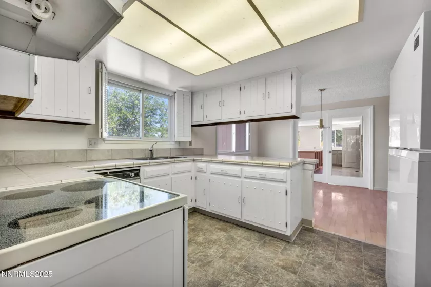 1425 Julie, Reno, Nevada 89509, 4 Bedrooms Bedrooms, ,3 BathroomsBathrooms,Residential,Residential,Julie,250052987