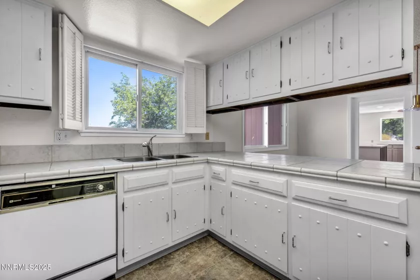 1425 Julie, Reno, Nevada 89509, 4 Bedrooms Bedrooms, ,3 BathroomsBathrooms,Residential,Residential,Julie,250052987
