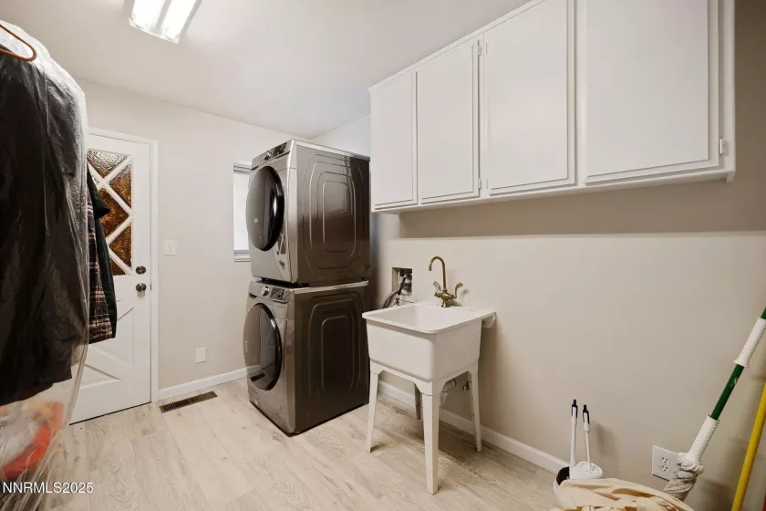 3045 Oreana, Reno, Nevada 89509, 4 Bedrooms Bedrooms, ,4 BathroomsBathrooms,Residential,Residential,Oreana,240014979