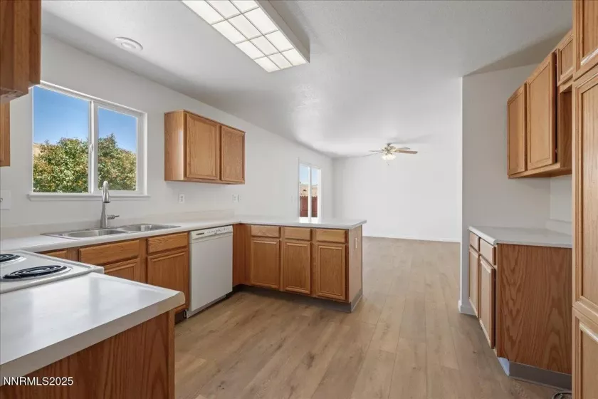 7339 Warhol, Sun Valley, Nevada 89433, 4 Bedrooms Bedrooms, ,3 BathroomsBathrooms,Residential,Residential,Warhol,250053000