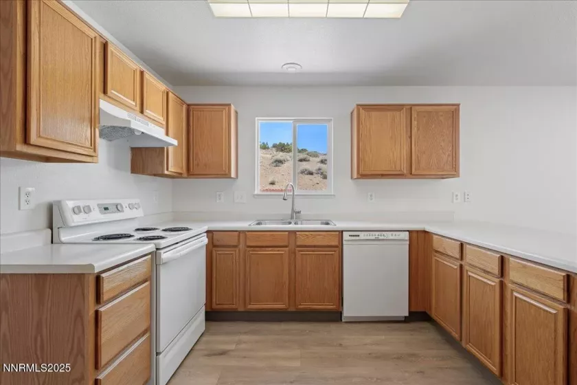 7339 Warhol, Sun Valley, Nevada 89433, 4 Bedrooms Bedrooms, ,3 BathroomsBathrooms,Residential,Residential,Warhol,250053000