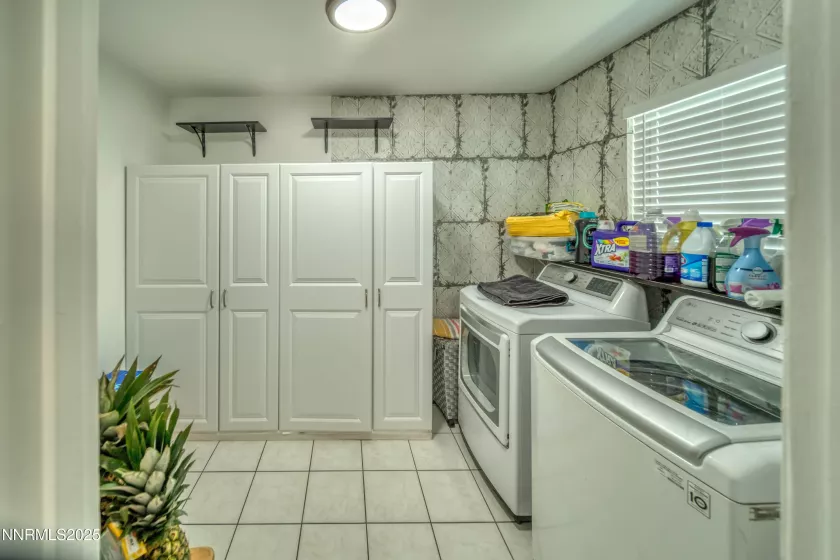 2625 Rock, Sparks, Nevada 89431, 4 Bedrooms Bedrooms, ,2 BathroomsBathrooms,Residential,Residential,Rock,250053006