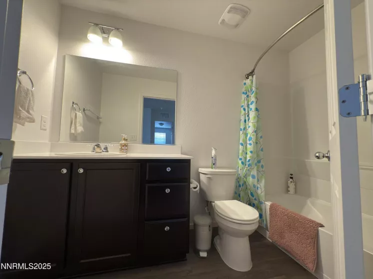 Full Bathroom 2