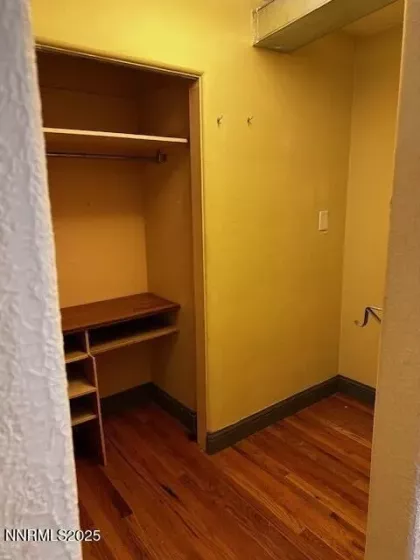 Primary suite walk in closet