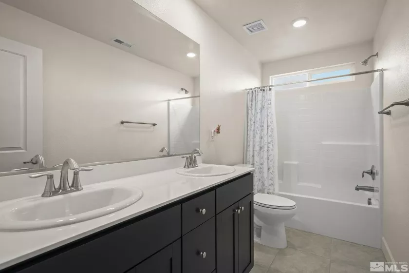 1981 Lanstar, Sparks, Nevada 89441, 4 Bedrooms Bedrooms, ,3 BathroomsBathrooms,Residential,Residential,Lanstar,250004578