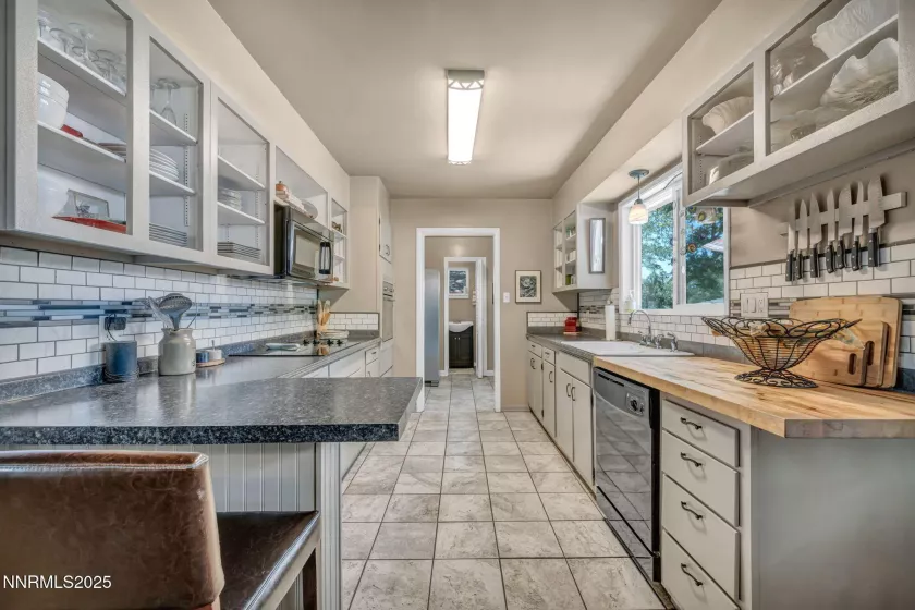 80 Strawberry, Reno, Nevada 89509, 3 Bedrooms Bedrooms, ,2 BathroomsBathrooms,Residential,Residential,Strawberry,250052269