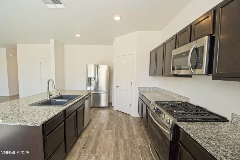 9800 Fishermans Reef Ct, Reno, Nevada 89506, 3 Bedrooms Bedrooms, ,3 BathroomsBathrooms,Residential Lease,Manufactured,Fishermans Reef Ct,250053043