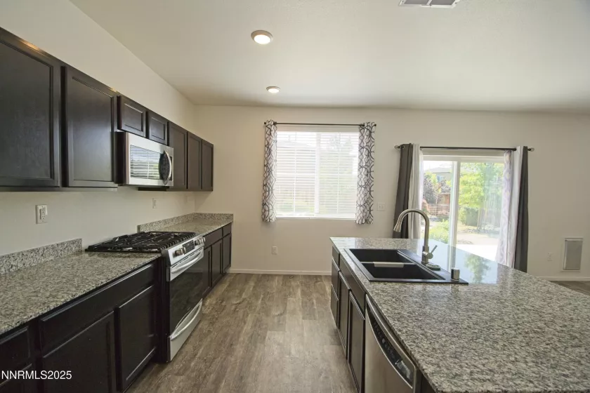 9800 Fishermans Reef Ct, Reno, Nevada 89506, 3 Bedrooms Bedrooms, ,3 BathroomsBathrooms,Residential Lease,Manufactured,Fishermans Reef Ct,250053043