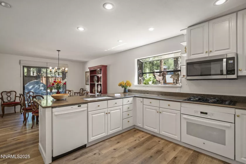 885 Dyer, Incline Village, Nevada 89451, 4 Bedrooms Bedrooms, ,3 BathroomsBathrooms,Residential,Residential,Dyer,250053049