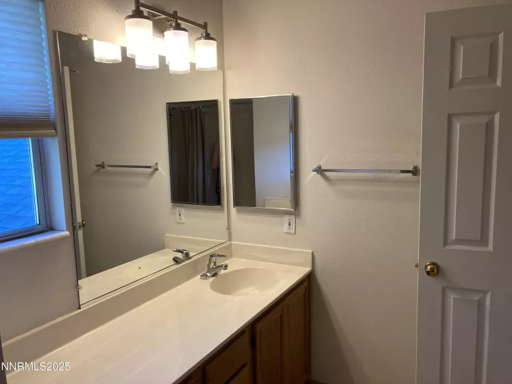 7956 White Falls, Reno, Nevada 89506, 4 Bedrooms Bedrooms, ,3 BathroomsBathrooms,Residential,Residential,White Falls,250053069
