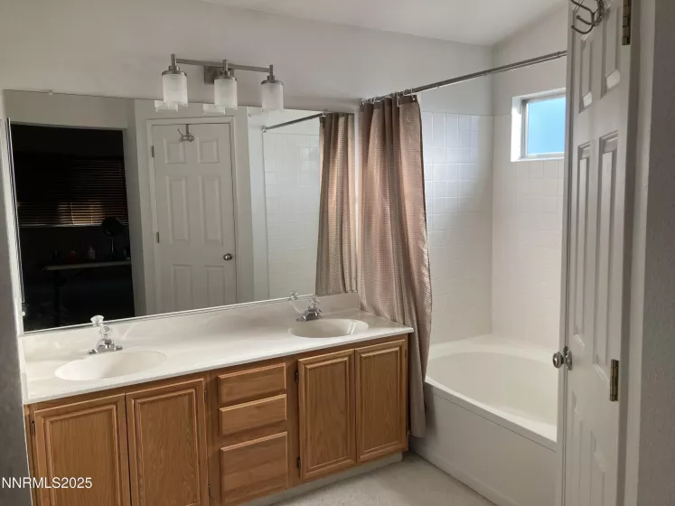 7956 White Falls, Reno, Nevada 89506, 4 Bedrooms Bedrooms, ,3 BathroomsBathrooms,Residential,Residential,White Falls,250053069