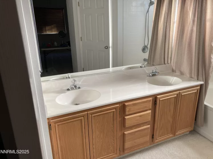 7956 White Falls, Reno, Nevada 89506, 4 Bedrooms Bedrooms, ,3 BathroomsBathrooms,Residential,Residential,White Falls,250053069