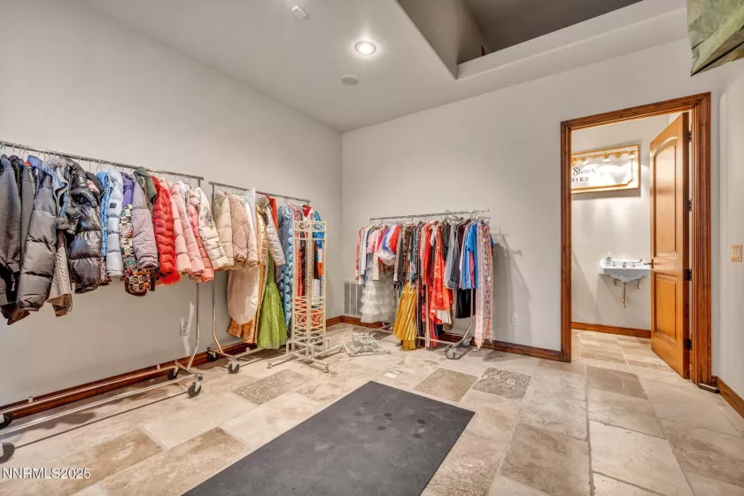 3820 Frost, Reno, Nevada 89511, 4 Bedrooms Bedrooms, ,6 BathroomsBathrooms,Residential,Residential,Frost,250053086