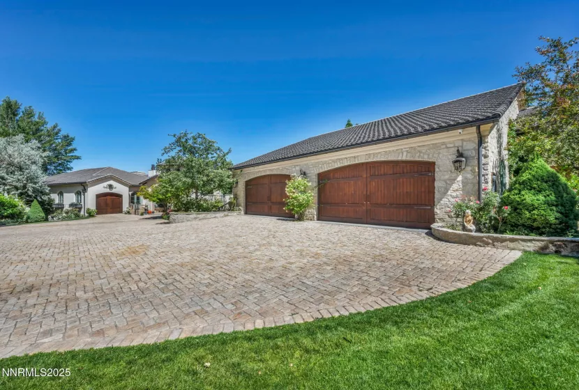 3820 Frost, Reno, Nevada 89511, 4 Bedrooms Bedrooms, ,6 BathroomsBathrooms,Residential,Residential,Frost,250053086