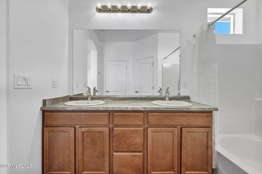 234 Red Oak, Fernley, Nevada 89408, 3 Bedrooms Bedrooms, ,2 BathroomsBathrooms,Residential,Residential,Red Oak,250053092