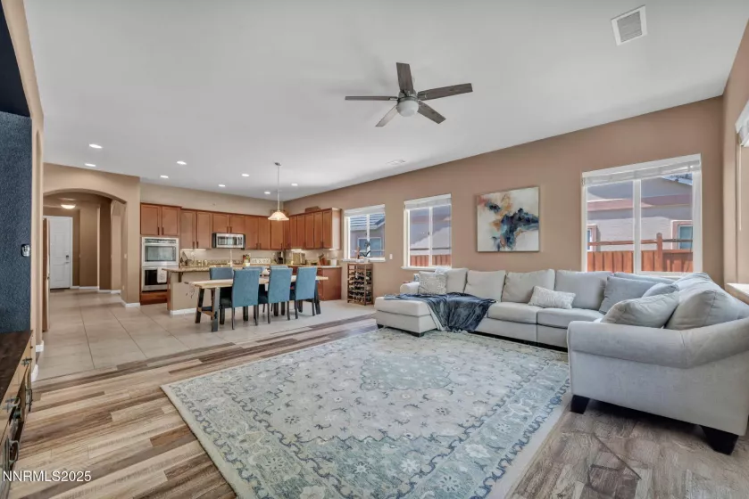 4080 Big Bang, Sparks, Nevada 89436, 4 Bedrooms Bedrooms, ,3 BathroomsBathrooms,Residential,Residential,Big Bang,250053093