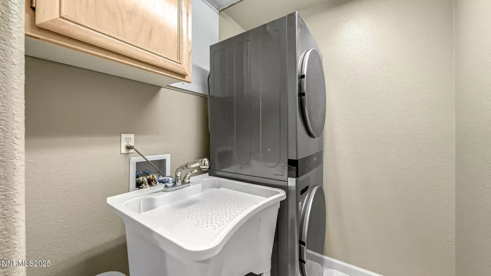 7302 Little Easy, Sparks, Nevada 89436, 4 Bedrooms Bedrooms, ,3 BathroomsBathrooms,Residential,Residential,Little Easy,250053094