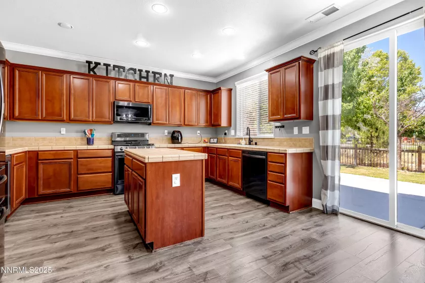 3706 Lepus, Sparks, Nevada 89436, 4 Bedrooms Bedrooms, ,3 BathroomsBathrooms,Residential,Residential,Lepus,250053100