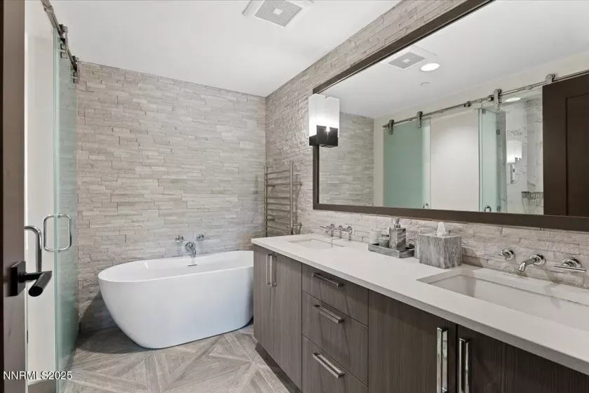 17 Beach Club, Stateline, Nevada 89449, 4 Bedrooms Bedrooms, ,5 BathroomsBathrooms,Residential,Residential,Beach Club,250053103