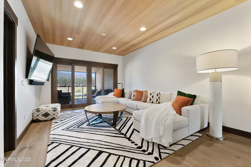 17 Beach Club, Stateline, Nevada 89449, 4 Bedrooms Bedrooms, ,5 BathroomsBathrooms,Residential,Residential,Beach Club,250053103
