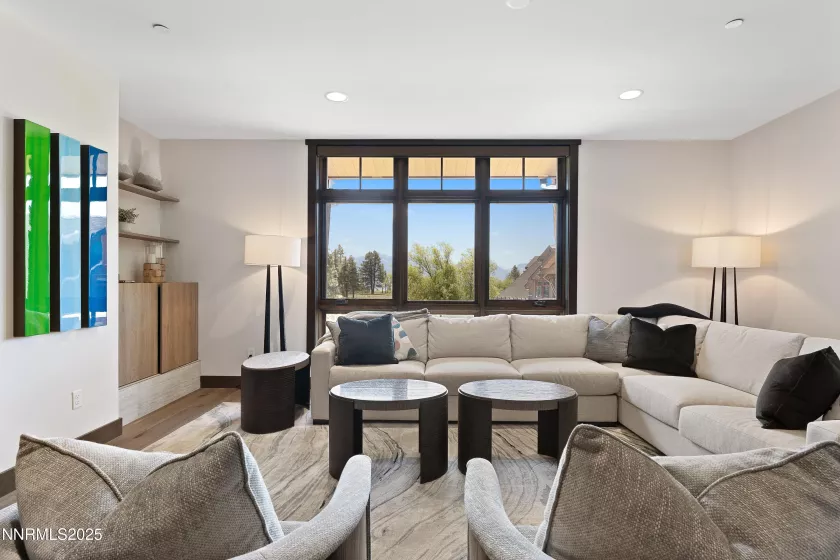 17 Beach Club, Stateline, Nevada 89449, 4 Bedrooms Bedrooms, ,5 BathroomsBathrooms,Residential,Residential,Beach Club,250053103