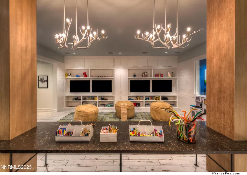 17 Beach Club, Stateline, Nevada 89449, 4 Bedrooms Bedrooms, ,5 BathroomsBathrooms,Residential,Residential,Beach Club,250053103