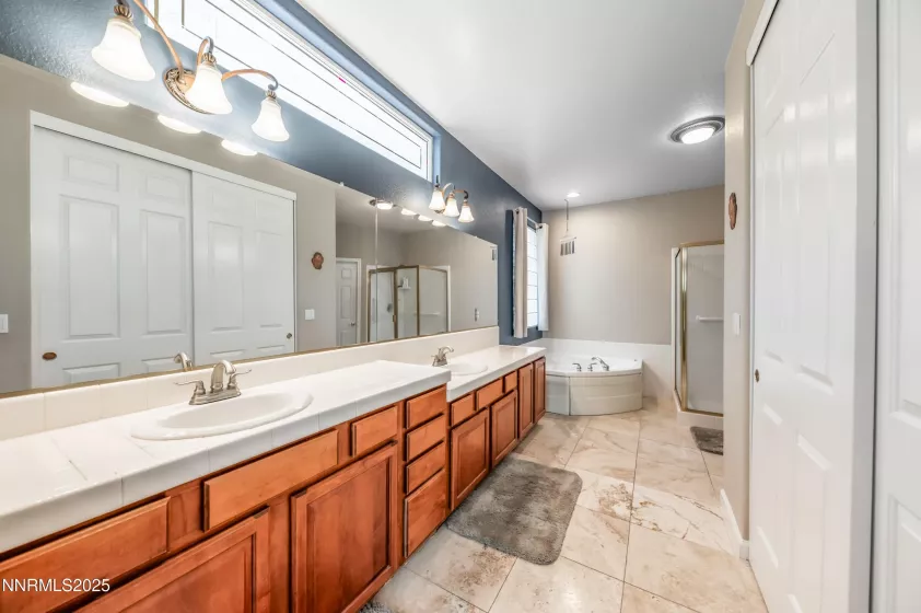 4999 Foxcreek, Reno, Nevada 89519, 4 Bedrooms Bedrooms, ,3 BathroomsBathrooms,Residential,Residential,Foxcreek,250053105