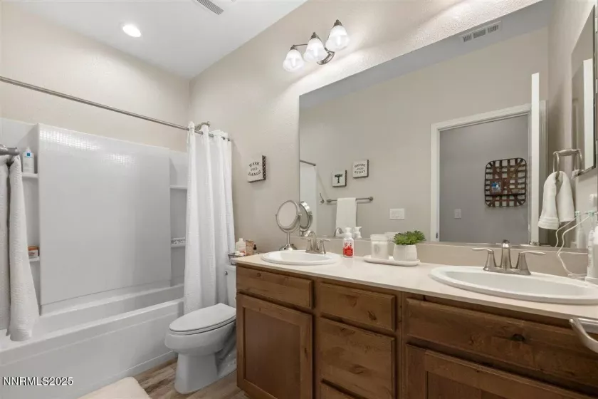 132 Midas, Spanish Springs, Nevada 89441, 4 Bedrooms Bedrooms, ,3 BathroomsBathrooms,Residential,Residential,Midas,250053107