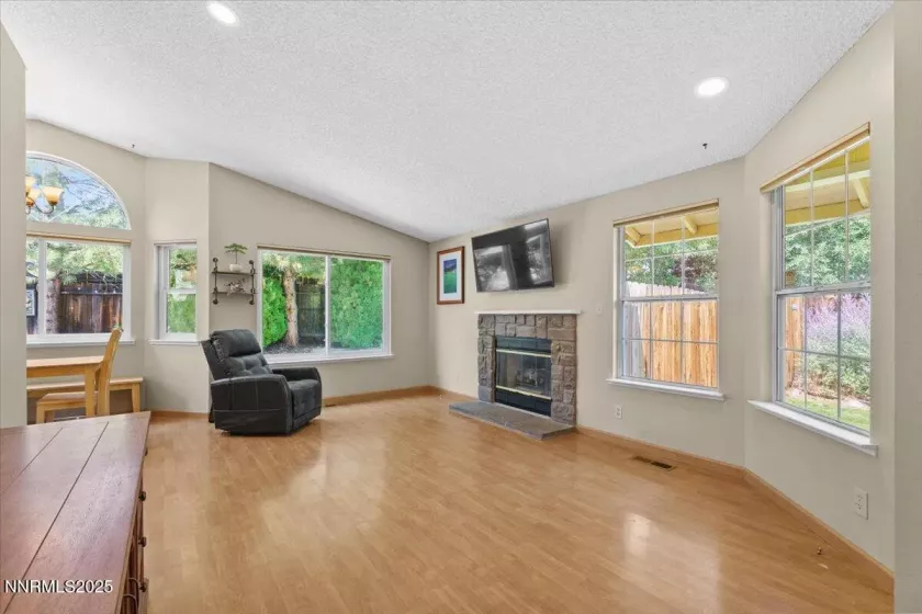 6320 Moon Ridge, Reno, Nevada 89523, 3 Bedrooms Bedrooms, ,2 BathroomsBathrooms,Residential,Residential,Moon Ridge,250053111