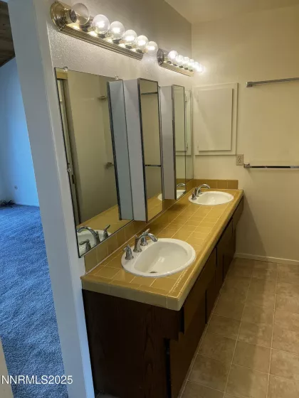 4004 Ruth, Reno, Nevada 89509, 2 Bedrooms Bedrooms, ,3 BathroomsBathrooms,Residential,Residential,Ruth,250053112