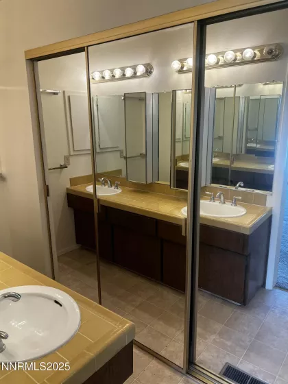 4004 Ruth, Reno, Nevada 89509, 2 Bedrooms Bedrooms, ,3 BathroomsBathrooms,Residential,Residential,Ruth,250053112