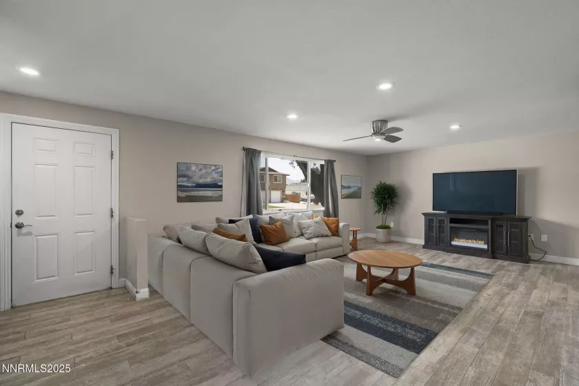 2001 Howard, Sparks, Nevada 89434, 3 Bedrooms Bedrooms, ,3 BathroomsBathrooms,Residential,Residential,Howard,250053149