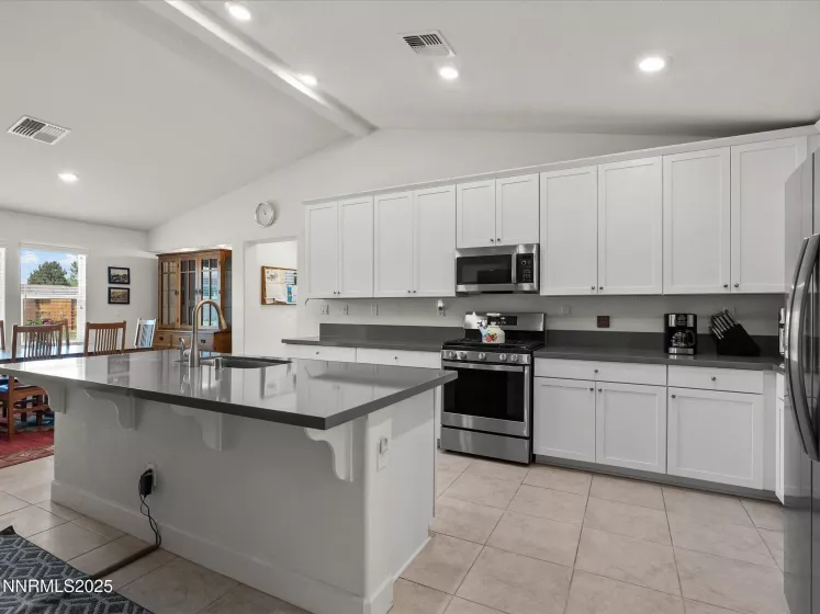 300 Littondale, Sparks, Nevada 89441, 4 Bedrooms Bedrooms, ,3 BathroomsBathrooms,Residential,Residential,Littondale,250053150