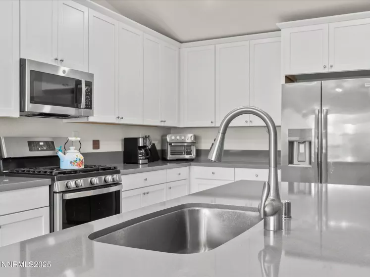 300 Littondale, Sparks, Nevada 89441, 4 Bedrooms Bedrooms, ,3 BathroomsBathrooms,Residential,Residential,Littondale,250053150