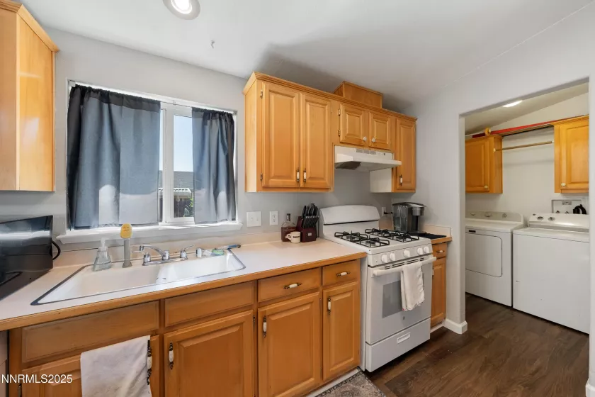 7571 Diamond Pointe, Reno, Nevada 89506, 3 Bedrooms Bedrooms, ,2 BathroomsBathrooms,Residential,Residential,Diamond Pointe,250053169