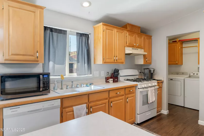 7571 Diamond Pointe, Reno, Nevada 89506, 3 Bedrooms Bedrooms, ,2 BathroomsBathrooms,Residential,Residential,Diamond Pointe,250053169