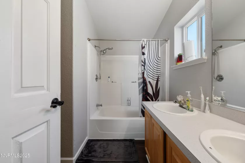7571 Diamond Pointe, Reno, Nevada 89506, 3 Bedrooms Bedrooms, ,2 BathroomsBathrooms,Residential,Residential,Diamond Pointe,250053169