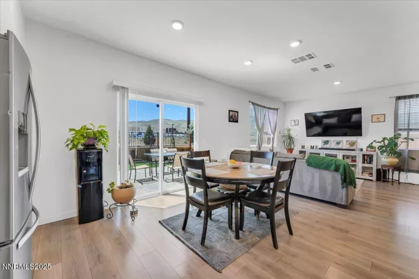 8838 Wolf Moon, Reno, Nevada 89506, 4 Bedrooms Bedrooms, ,3 BathroomsBathrooms,Residential,Residential,Wolf Moon,250053170