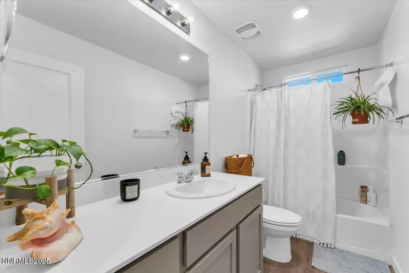 8838 Wolf Moon, Reno, Nevada 89506, 4 Bedrooms Bedrooms, ,3 BathroomsBathrooms,Residential,Residential,Wolf Moon,250053170