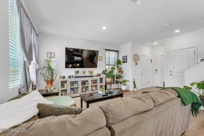 8838 Wolf Moon, Reno, Nevada 89506, 4 Bedrooms Bedrooms, ,3 BathroomsBathrooms,Residential,Residential,Wolf Moon,250053170