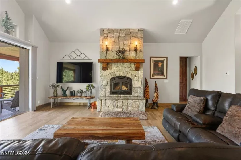 135 Yellow Pine, Reno, Nevada 89511, 3 Bedrooms Bedrooms, ,3 BathroomsBathrooms,Residential,Residential,Yellow Pine,250053184