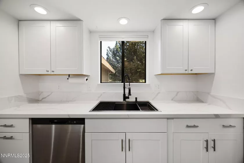 2815 Severn, Reno, Nevada 89503, 4 Bedrooms Bedrooms, ,3 BathroomsBathrooms,Residential,Residential,Severn,250053183