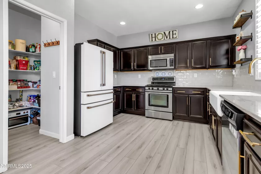 315 Pesaro, Reno, Nevada 89521, 3 Bedrooms Bedrooms, ,2 BathroomsBathrooms,Residential,Residential,Pesaro,250053187