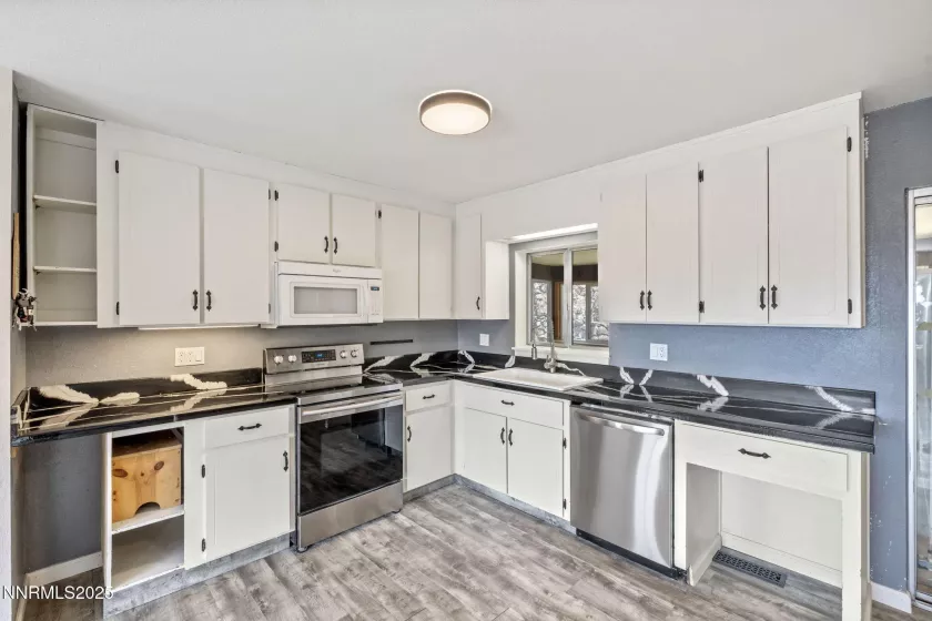 111 US-395, Gardnerville, Nevada 89410, 3 Bedrooms Bedrooms, ,2 BathroomsBathrooms,Residential,Residential,US-395,250053186