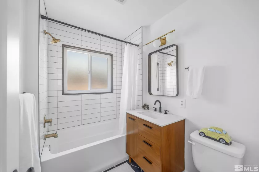 635 Lester, Reno, Nevada 89502, 3 Bedrooms Bedrooms, ,1 BathroomBathrooms,Residential,Residential,Lester,250006117