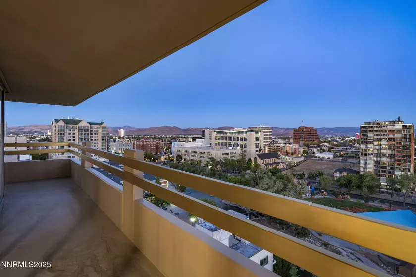 100 Arlington, Reno, Nevada 89501, 2 Bedrooms Bedrooms, ,2 BathroomsBathrooms,Residential,Residential,Arlington,250053197